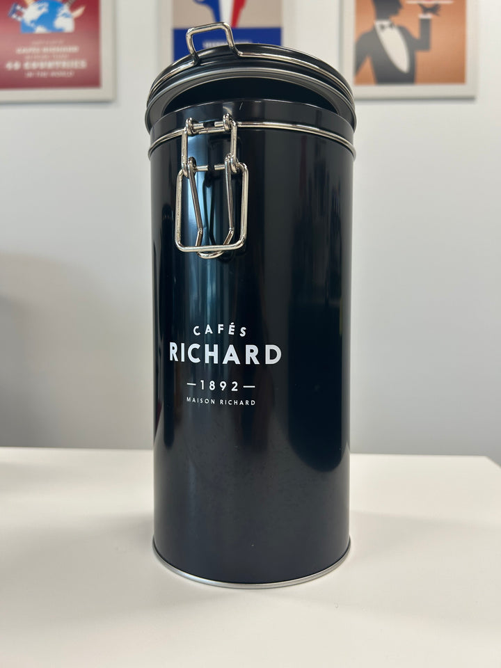 Cafes Richard Tin with Treats