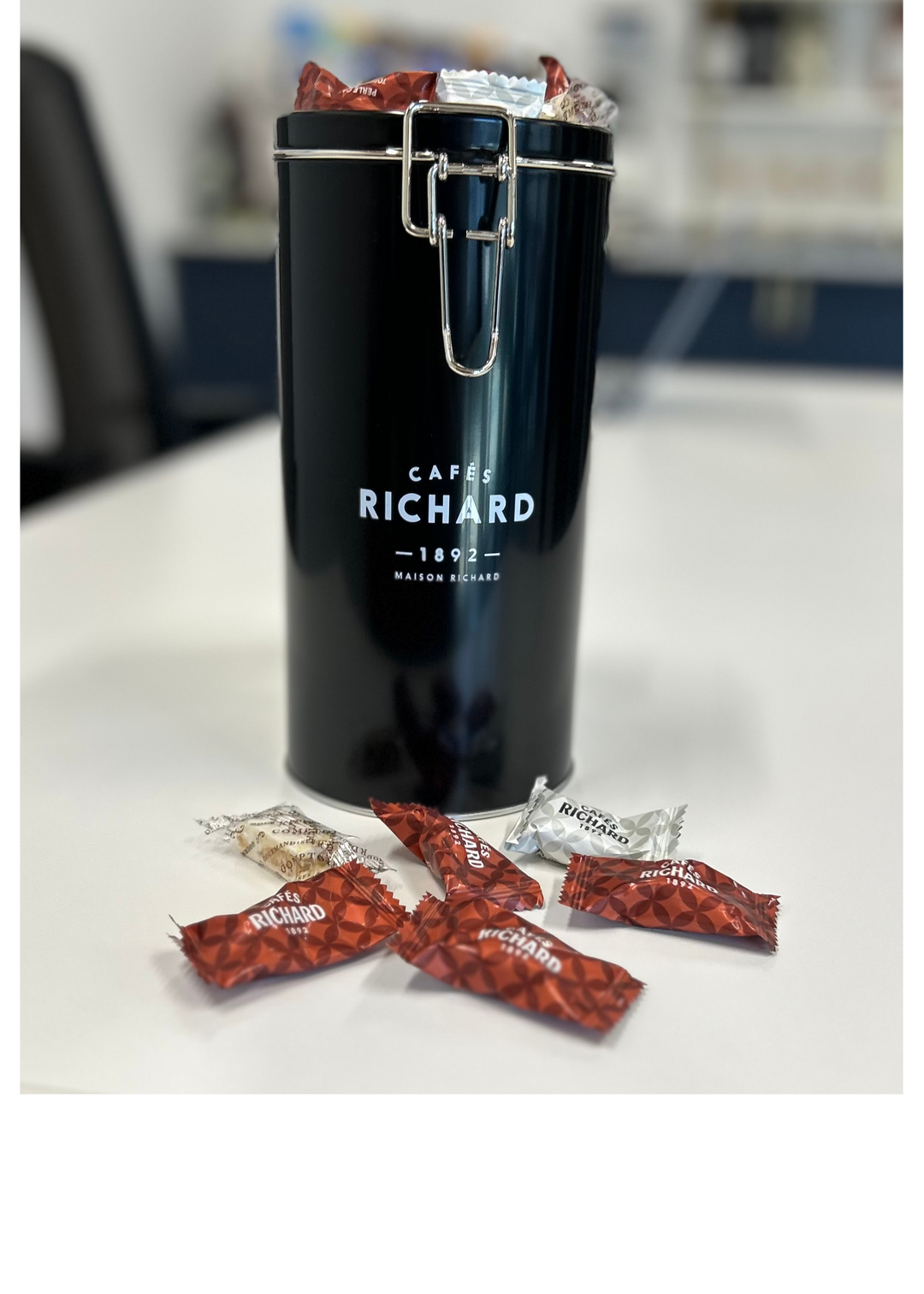 Cafes Richard Tin with Treats